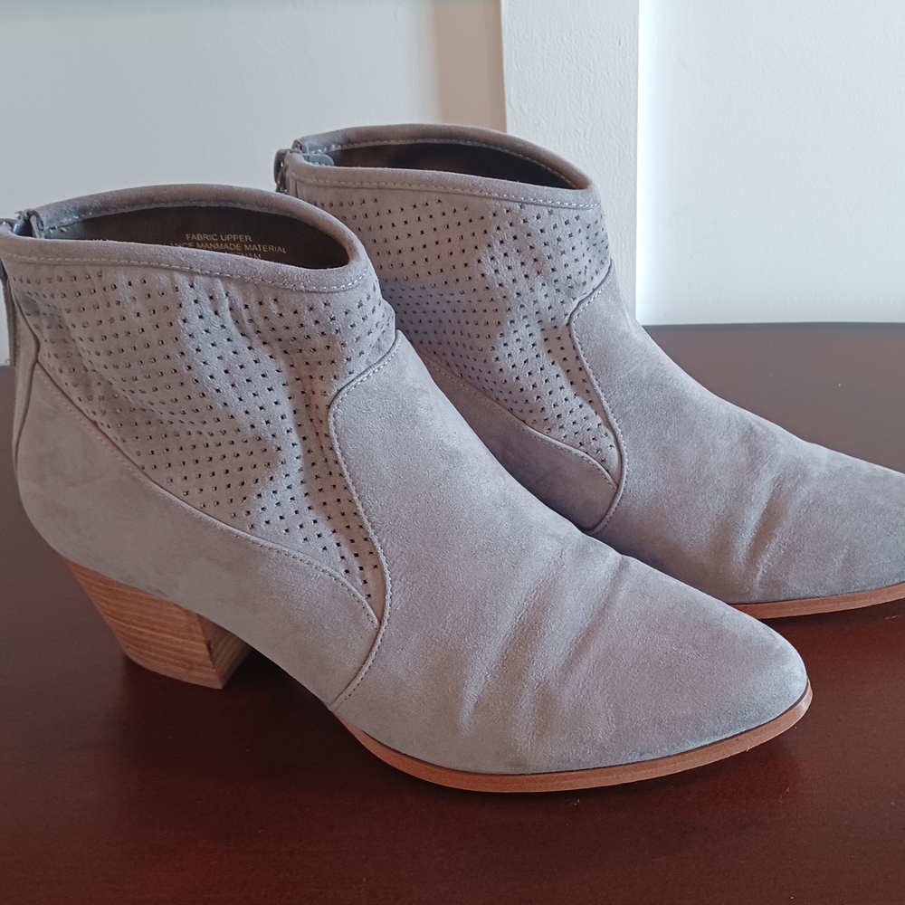 "Violet And Red" Caiden Perforated Gray Ankle Booties